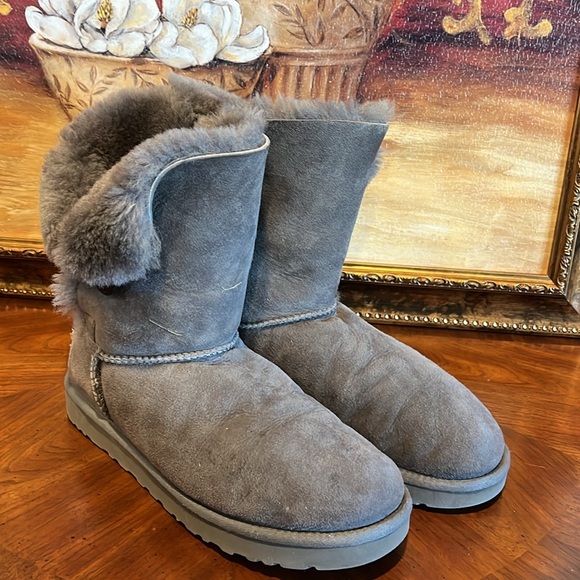 UGG Australia Bailey Button Gray Sheepskin  Winter Boots size 10 - Picture 4 of 13